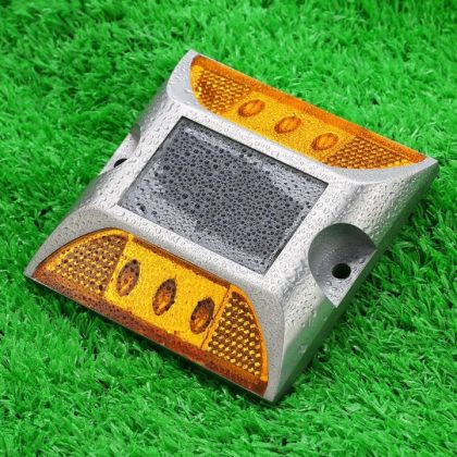 Durable Solar Traffic Lights Outdoor Stud Road Safety Markers 6 LED